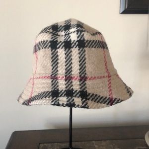 Burberry Lambwool Bucket Hat 🎩